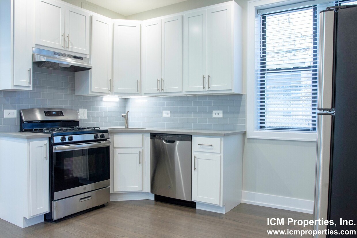 Foto principal - 2619 W Berwyn Ave