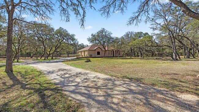 Foto del edificio - Private 5.5-Acre Retreat in Schoenthal Ranch – Space, Comfort & Country Living