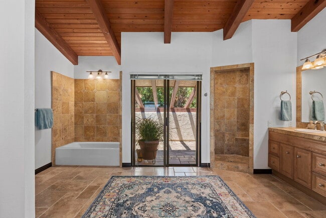 Building Photo - 6160 Zumirez Dr