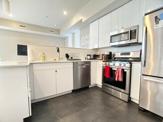 Foto del edificio - 95 Glenville Ave