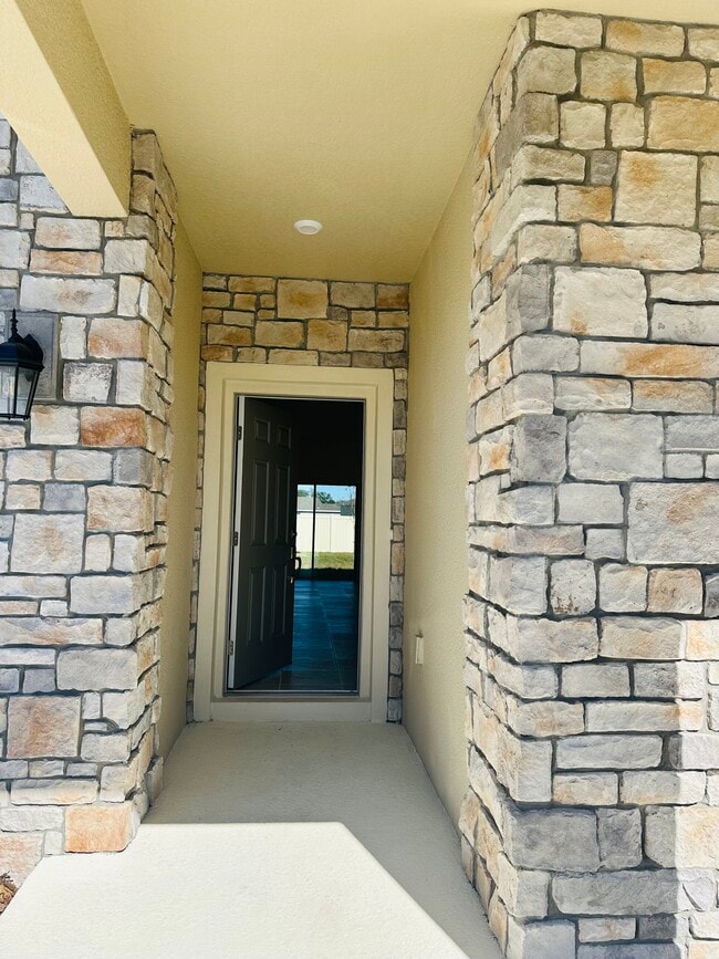 Building Photo - 33262 Rembrandt Ln