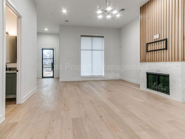 Foto del edificio - 821 NW 8th St