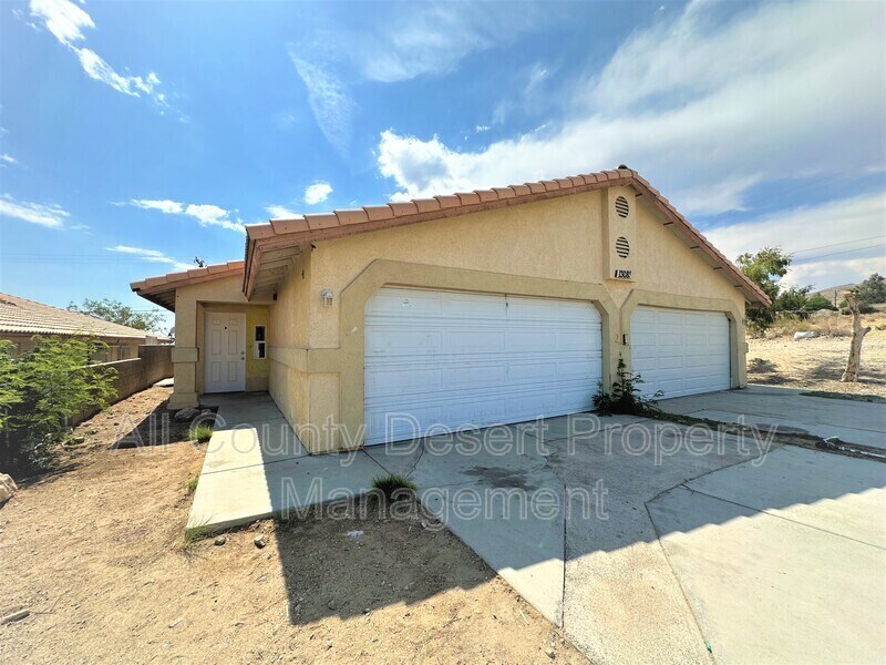 Primary Photo - 13085 Mountain View Rd