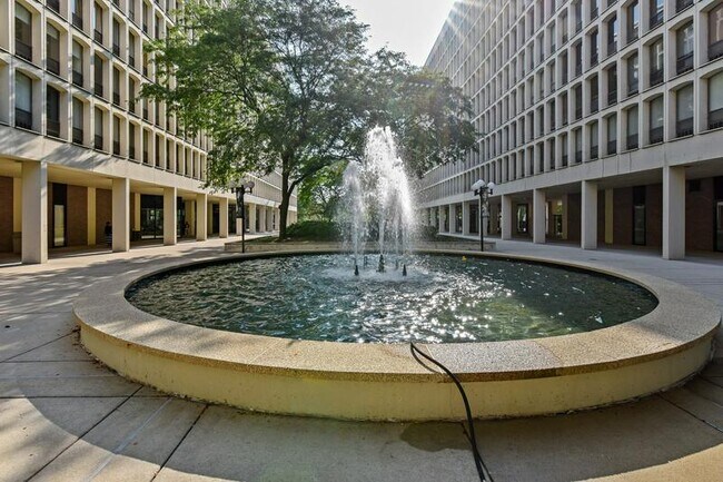 Foto del edificio - 1400 E 55th Plz