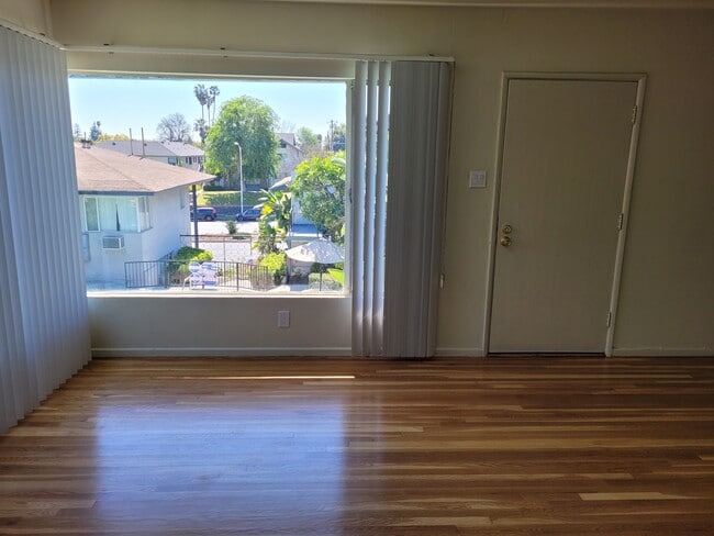 Front Door - 1670 Huntington Dr