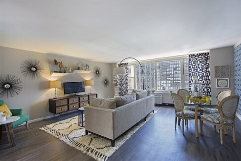 Foto principal - 860 N Dewitt Pl