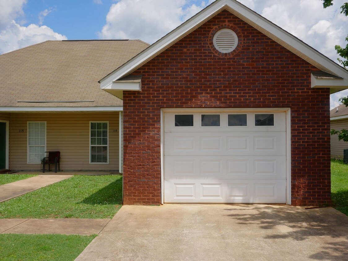 Primary Photo - 119 Pine Meadows Cir