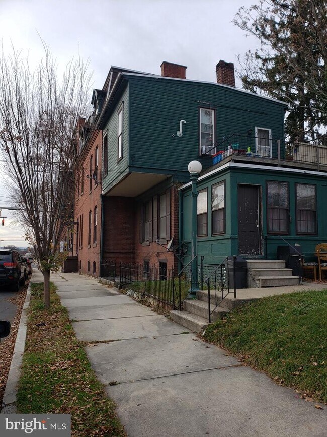 280 S Main St Unit APT. 2, Chambersburg, PA 17201 Room for Rent in