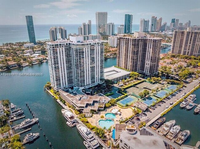 Foto del edificio - 19707 Turnberry Way