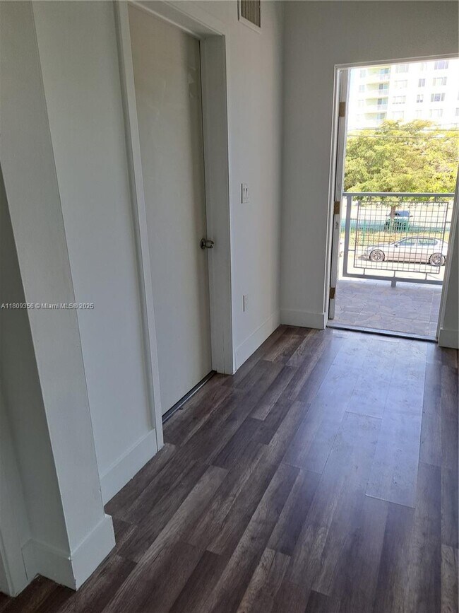 Foto del edificio - 5266 NW 24th Ave