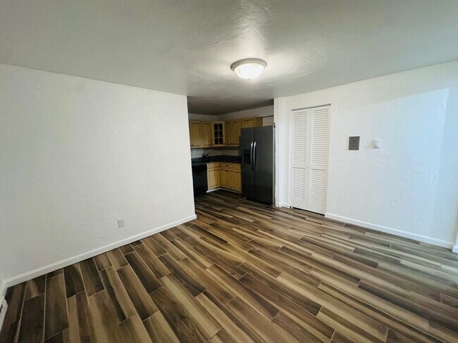 Foto del edificio - 300 Swanson Rd