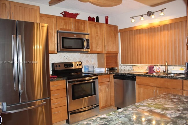 Building Photo - 1817 S Ocean Dr