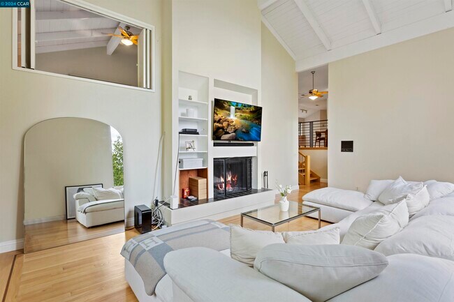 Foto del edificio - 19 Woodcrest Rd