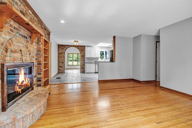 Building Photo - 394 Quaker Rd