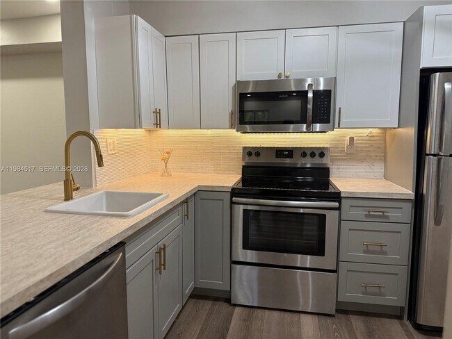 Building Photo - 3001 N Oakland Forest Dr