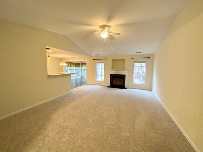 Área de estar principal - 2018 Southridge Drive