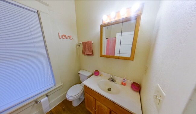 Foto del edificio - Located Near K-State Campus & Aggieville + Washer & Dryer + Pet Friendly! Available August 1st!