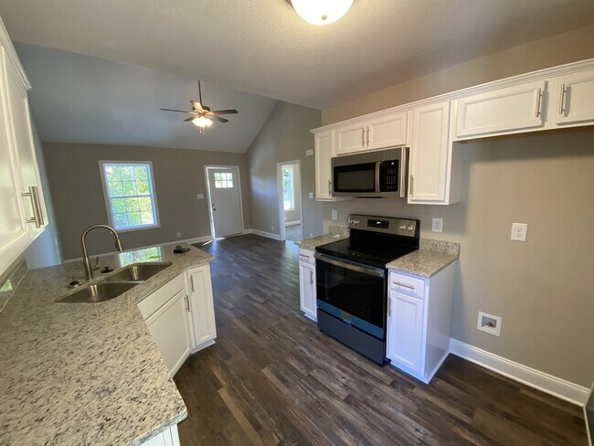 Foto del edificio - 211 CAVE ST  , Charming 2 Bed, 1 Bath Rent...