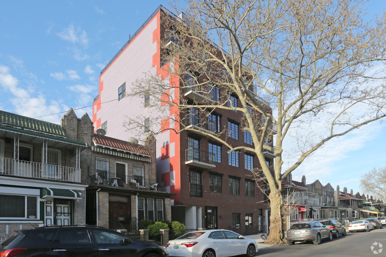 Building Photo - 262-264 Sullivan Pl
