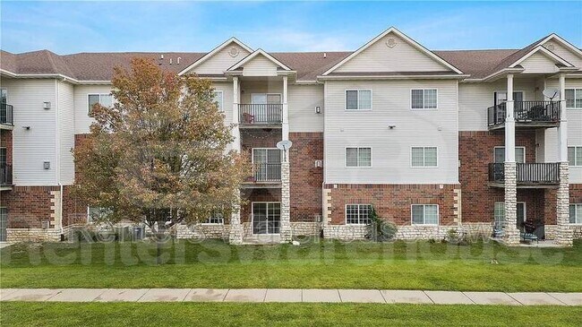Building Photo - 6255 Beechtree Dr