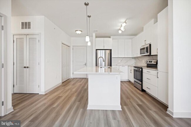 Building Photo - 10755 Fairgrounds Dr