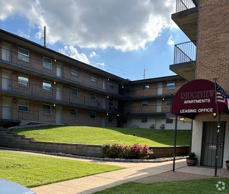 Building Photo - River Pointe Apartments