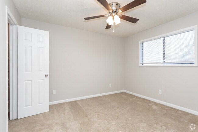 1BR, 1BA - 650SF 1A - Dormitorio - Landmark Flats