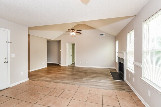 Foto del edificio - 2777 Ward Lake Ln