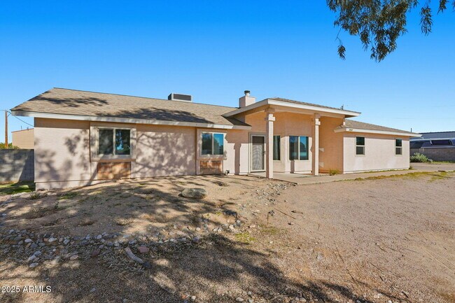 Foto del edificio - 7016 E Menlo St