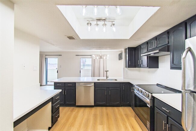 Building Photo - 14555 Wunderlich Dr