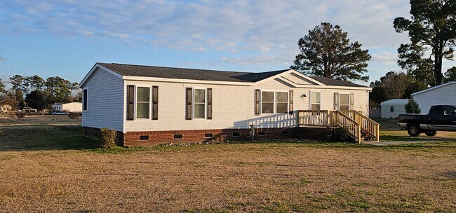 Foto del edificio - Spacious 3-bedroom, 2-bathroom mobile home. Showings Coming Soon!