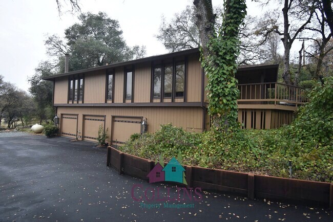 Building Photo - 2045 Ross Dr