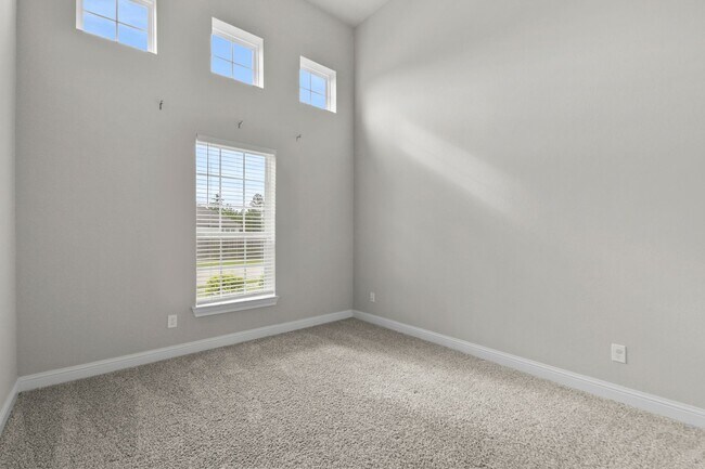 Building Photo - Large 4 Bedroom home in Woodson's Reserve
