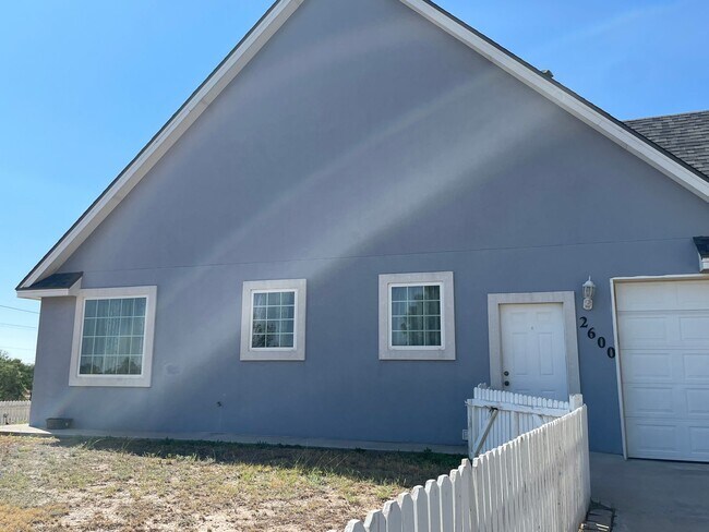 Foto del edificio - Large home with bonus room!