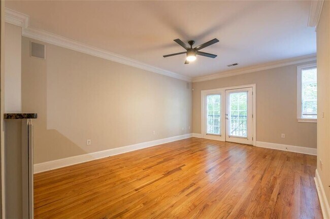 Building Photo - 5510 Glenridge Park NE
