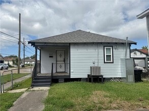 Building Photo - 8917 Apricot St Building Photo - 8917 Apricot St