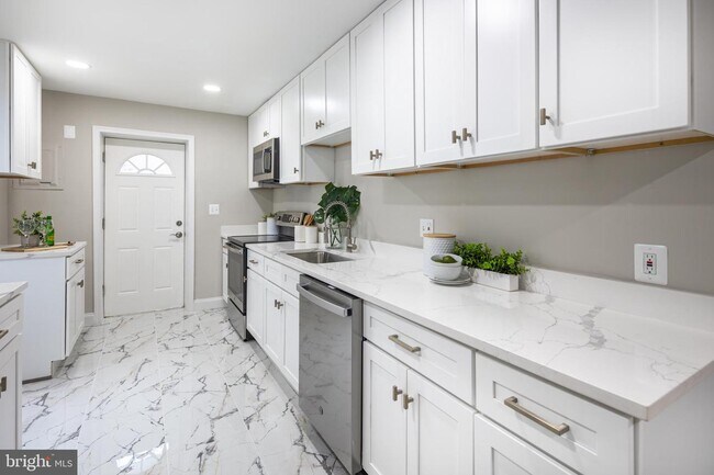 Foto del edificio - 1728 W Lexington St