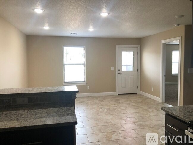 Building Photo - 2526 S Willard Ave