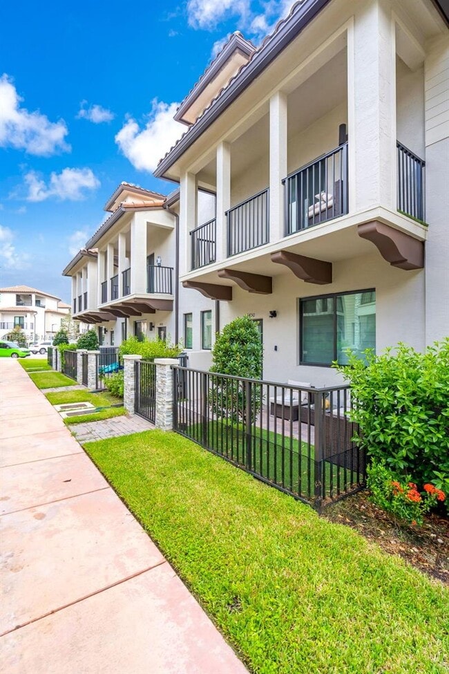 Foto del edificio - 4450 NW 83rd Pkwy