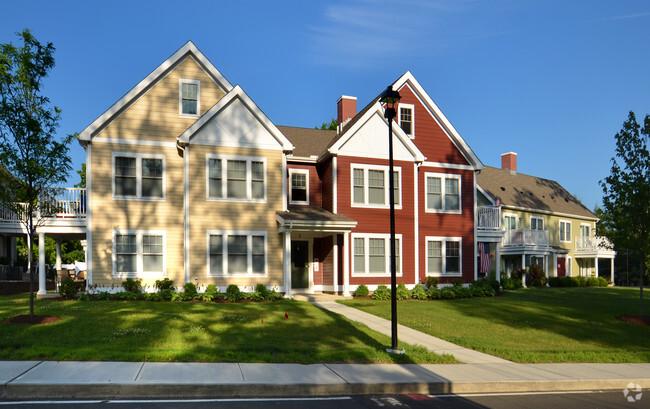 Building Photo - The Heights at Darien