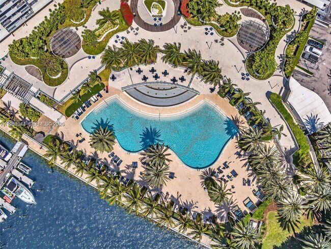 Foto del edificio - 1500 Bay Rd