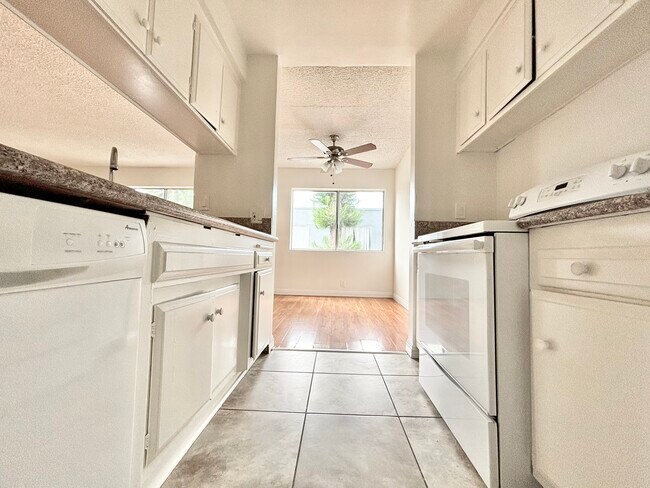 Foto del edificio - 10535 Lindley Ave Northridge, CA 91326