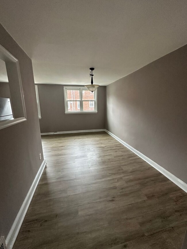 Building Photo - 3 Bed, 1 Bath Townhome in Darby