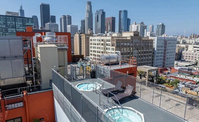 Foto del edificio - 315 E 8th St