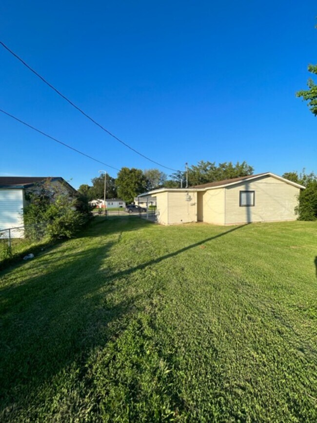 Building Photo - 2807 Rebel Dr