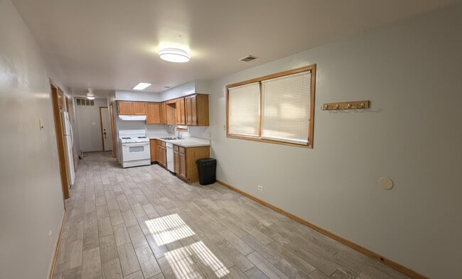 Building Photo - 445 W 37th St