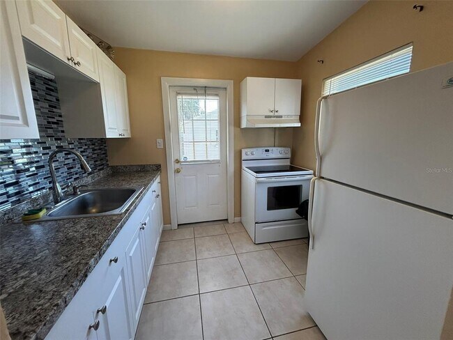 Building Photo - 3108 Crestwood Dr