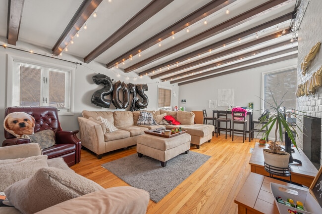 Building Photo - 5 Cobblestone Rd