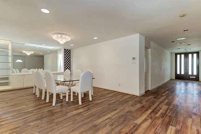 Foto del edificio - 5031 Braesheather Dr