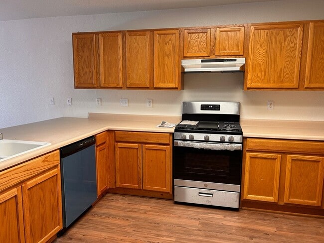 Building Photo - Great home for rent in Tulare!